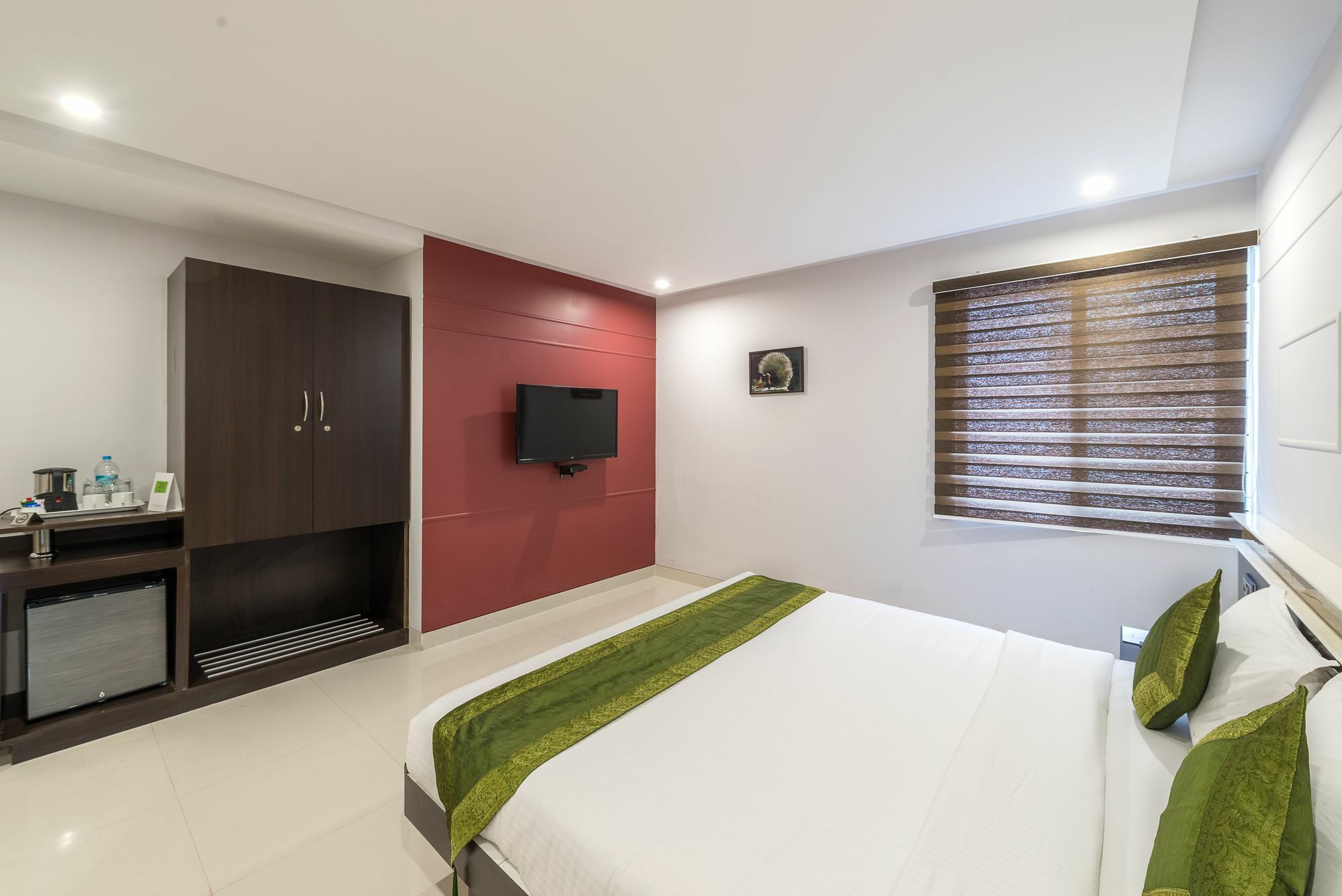 Treebo Raj Premier, Indiranagar Hotel Бангалор Екстериор снимка