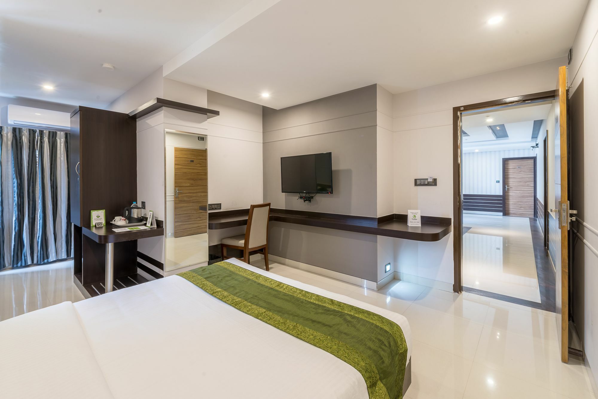 Treebo Raj Premier, Indiranagar Hotel Бангалор Екстериор снимка